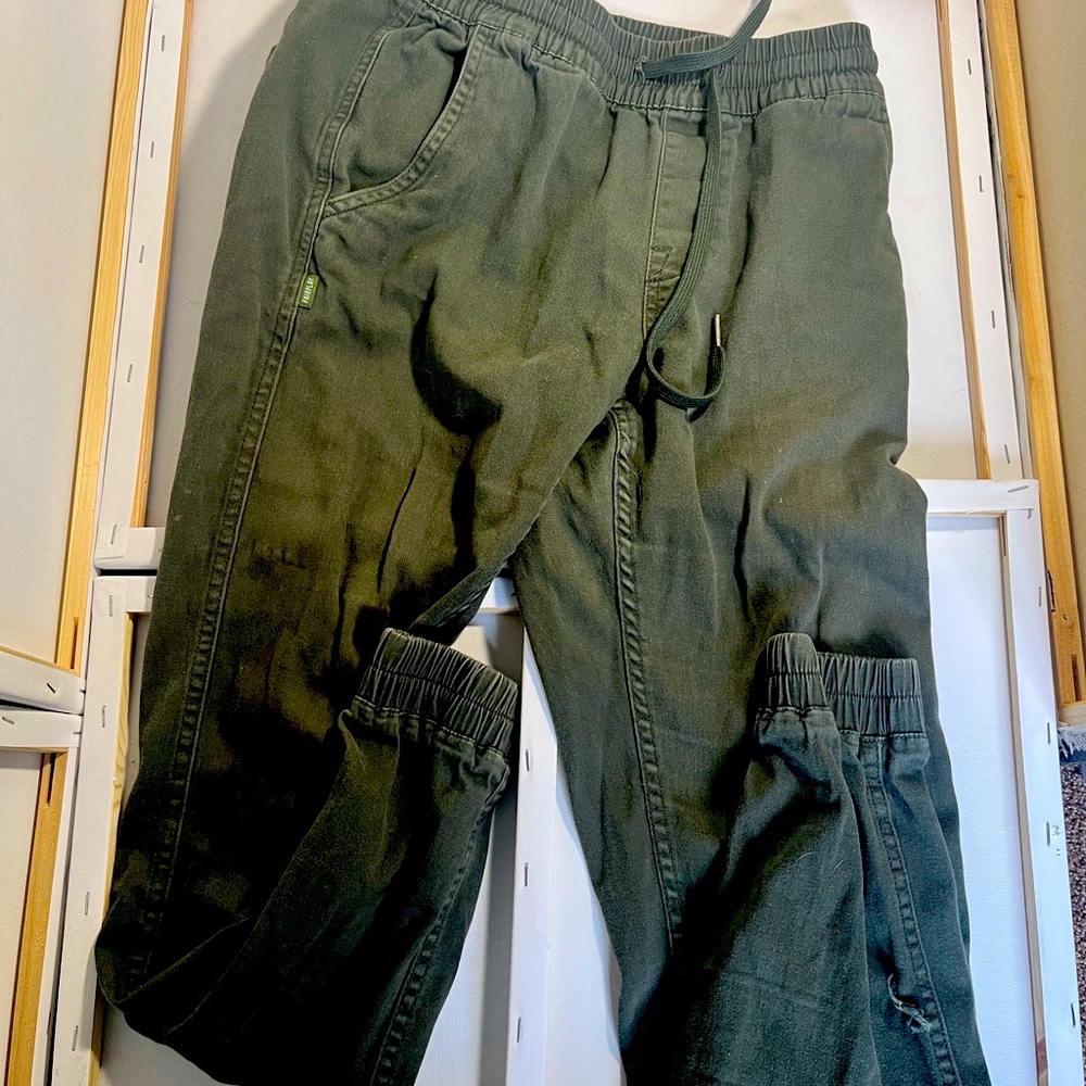 Green active wear pants, great for hiking, walking around, and to lounge in!